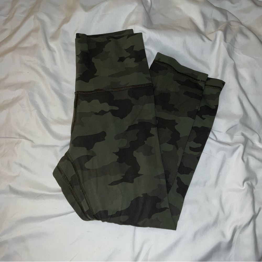 LULULEMON ALIGN PANT II 21” Camo Size: 6
